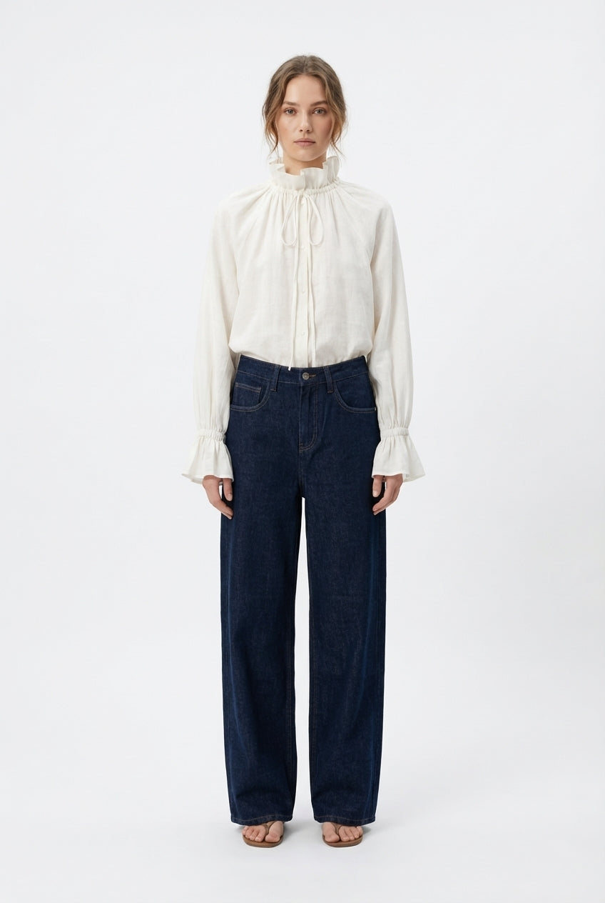 Blusa Fluida Bianca con Dettagli Arricciati e Lacci