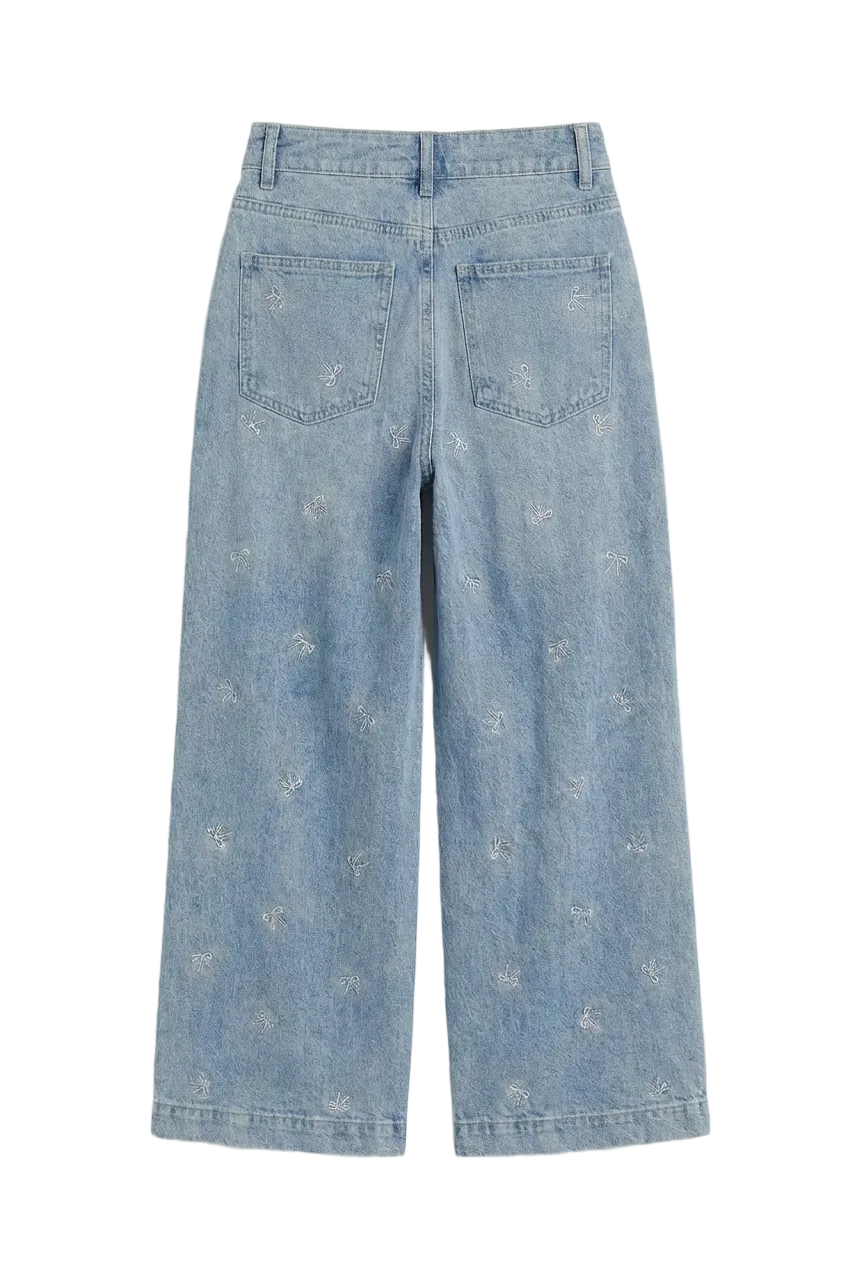 Jeans con fiocchi ricamati