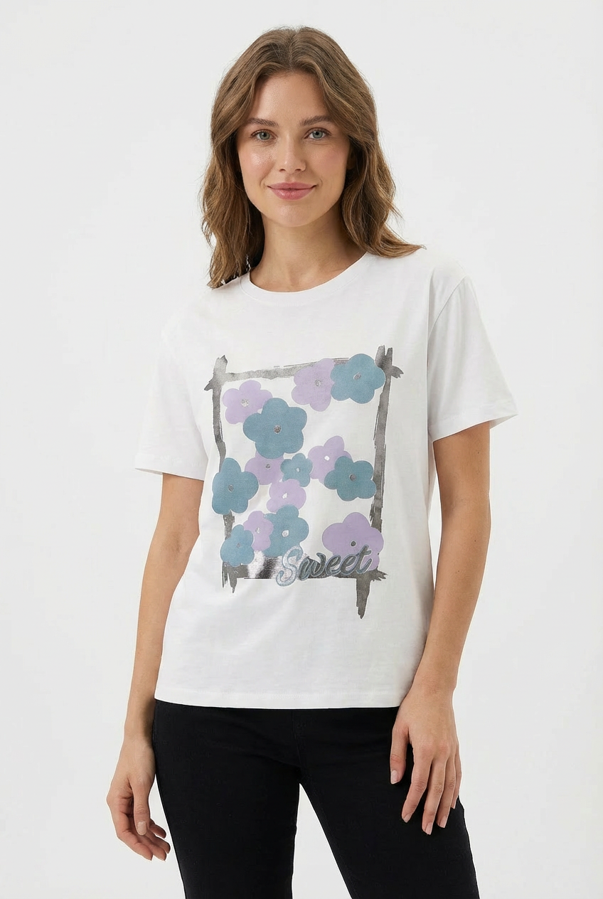 T-shirt con stampa floreale “Sweet”