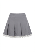 Minigonna-Pantalone Plissè con Orlo in Pizzo Macramè