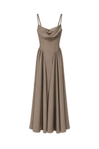 Abito Lungo Elegante Drappeggiato con Corsetto