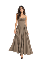 Abito Lungo Elegante Drappeggiato con Corsetto