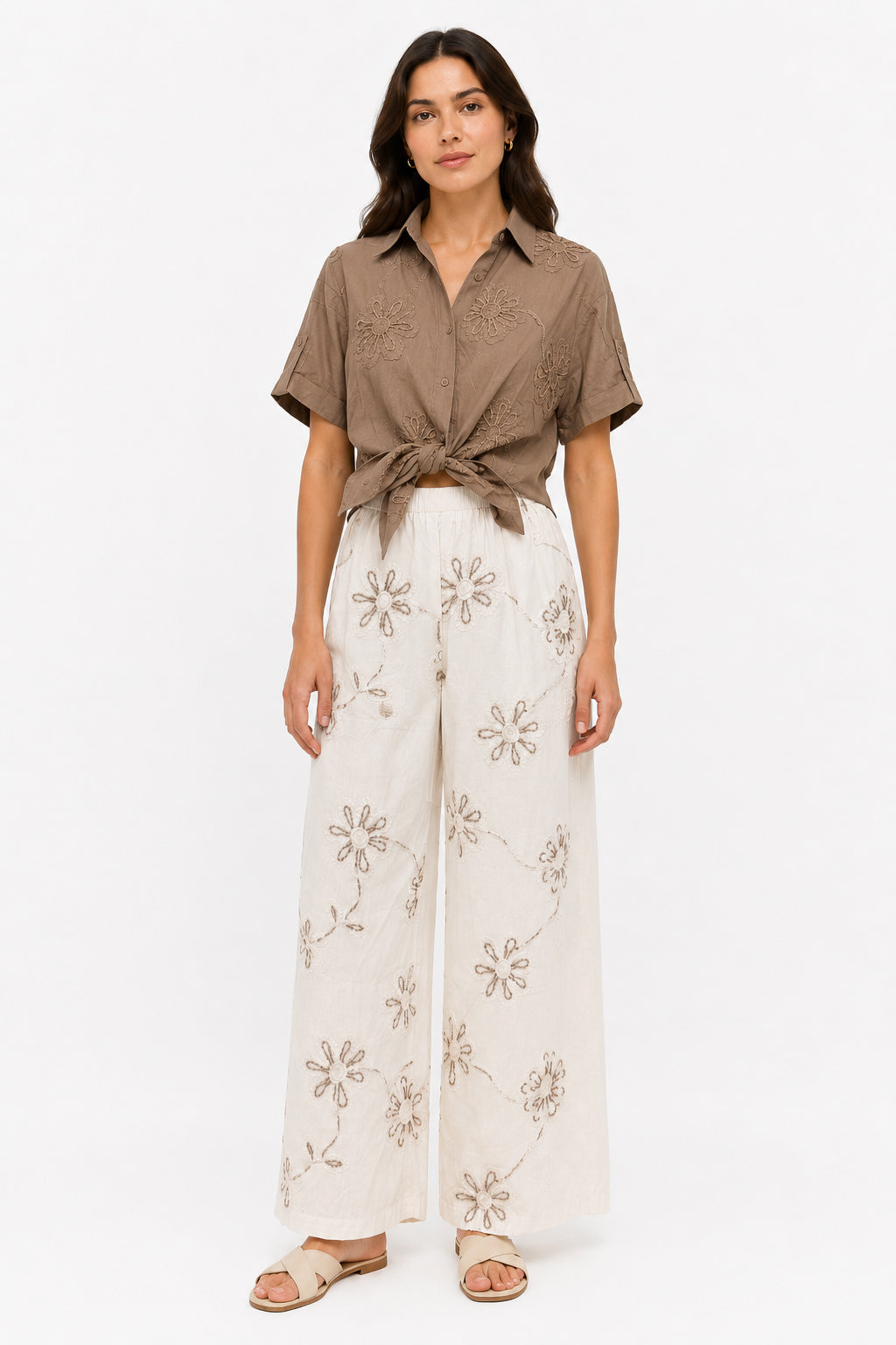 Camicia a Maniche Corte con Ricami Floreali
