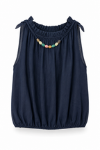 Top Smanicato Fluido con Scollo Arricciato e Dettaglio Bijoux