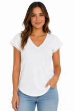 T-Shirt Scollo a V con Dettagli in Pizzo