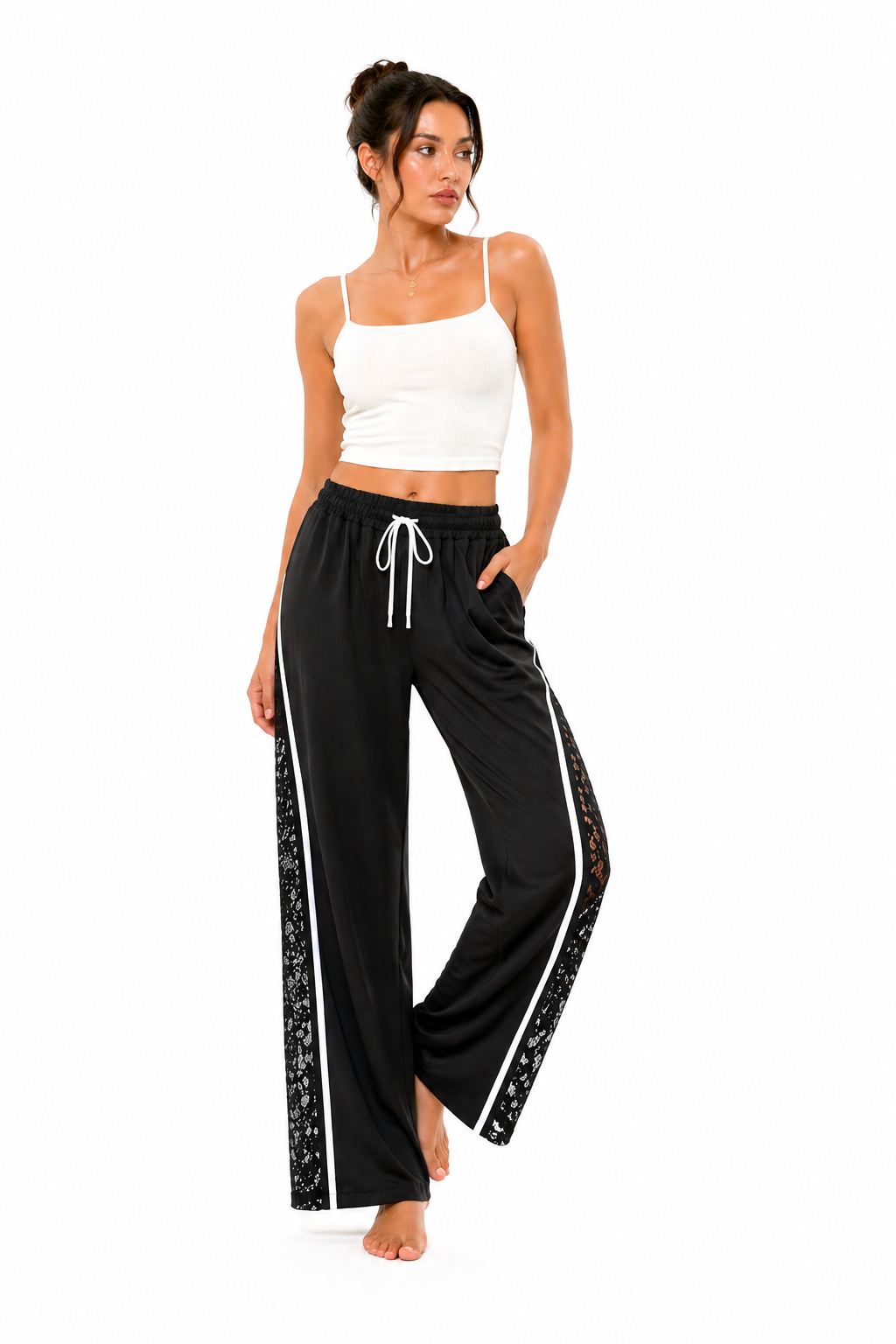 Pantaloni Fluidi Wide-Leg con Inserti in Pizzo e Bande Laterali
