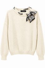 Maglione Girocollo Grigio con Foulard Paisley Integrato