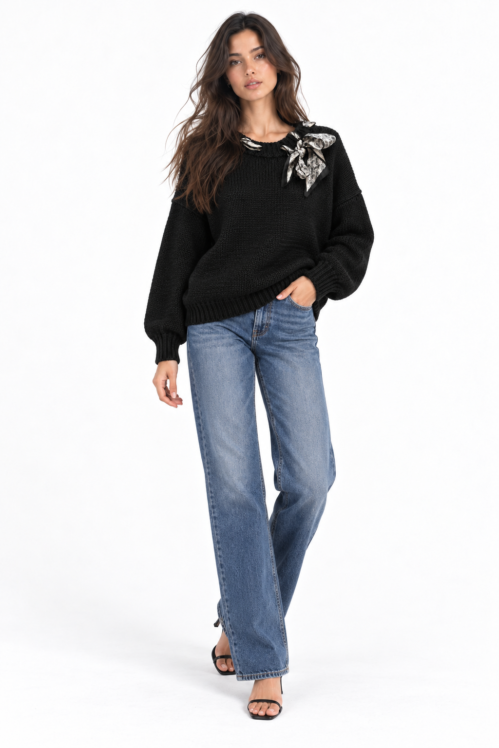 Maglione Girocollo Grigio con Foulard Paisley Integrato Nero
