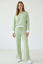 Pantalone con dettaglio in vita a contrasto